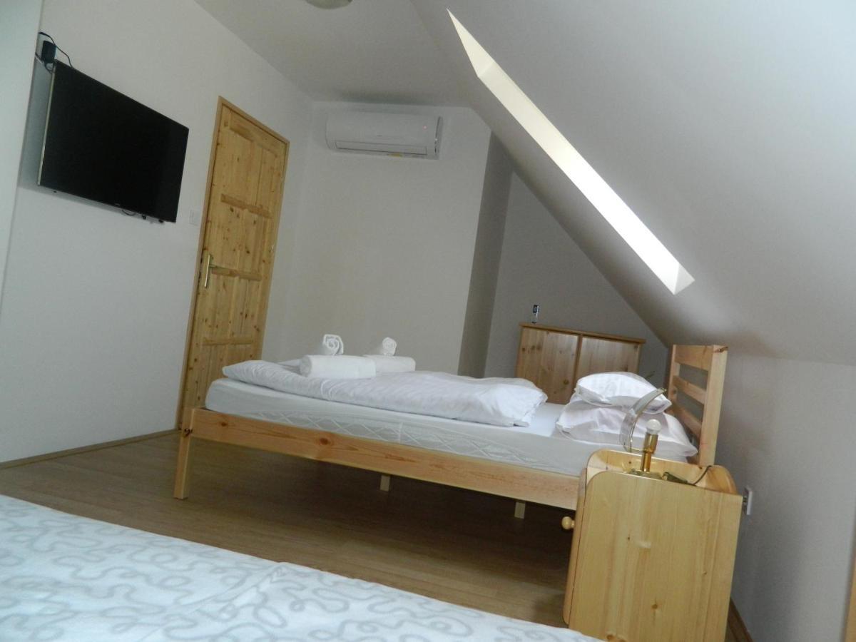 Familia-Pelso Apartmanhaz Zamárdi Exterior photo